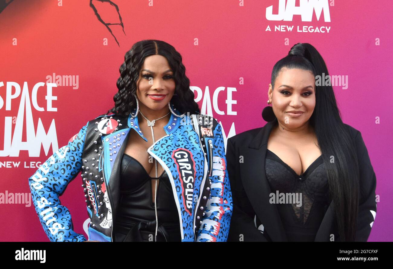 Los Angeles, California, USA 12 luglio 2021 i cantanti Sandra Jacqueline Denton e Cheryl Renee James di Salt-N-Pepa partecipano alla prima mondiale di Warner Bros. Pictures 'Space Jam: A New Legacy' a Regal L.A. LIVE at 800 W. Olympic Blvd il 12 luglio 2021 a Los Angeles, California, USA. Foto di Barry King/Alamy Live News Foto Stock