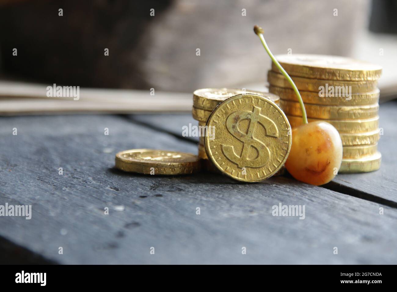 Concetto di crescita del profitto e idea Smile. Ciliegia con un sorriso. Foto Stock