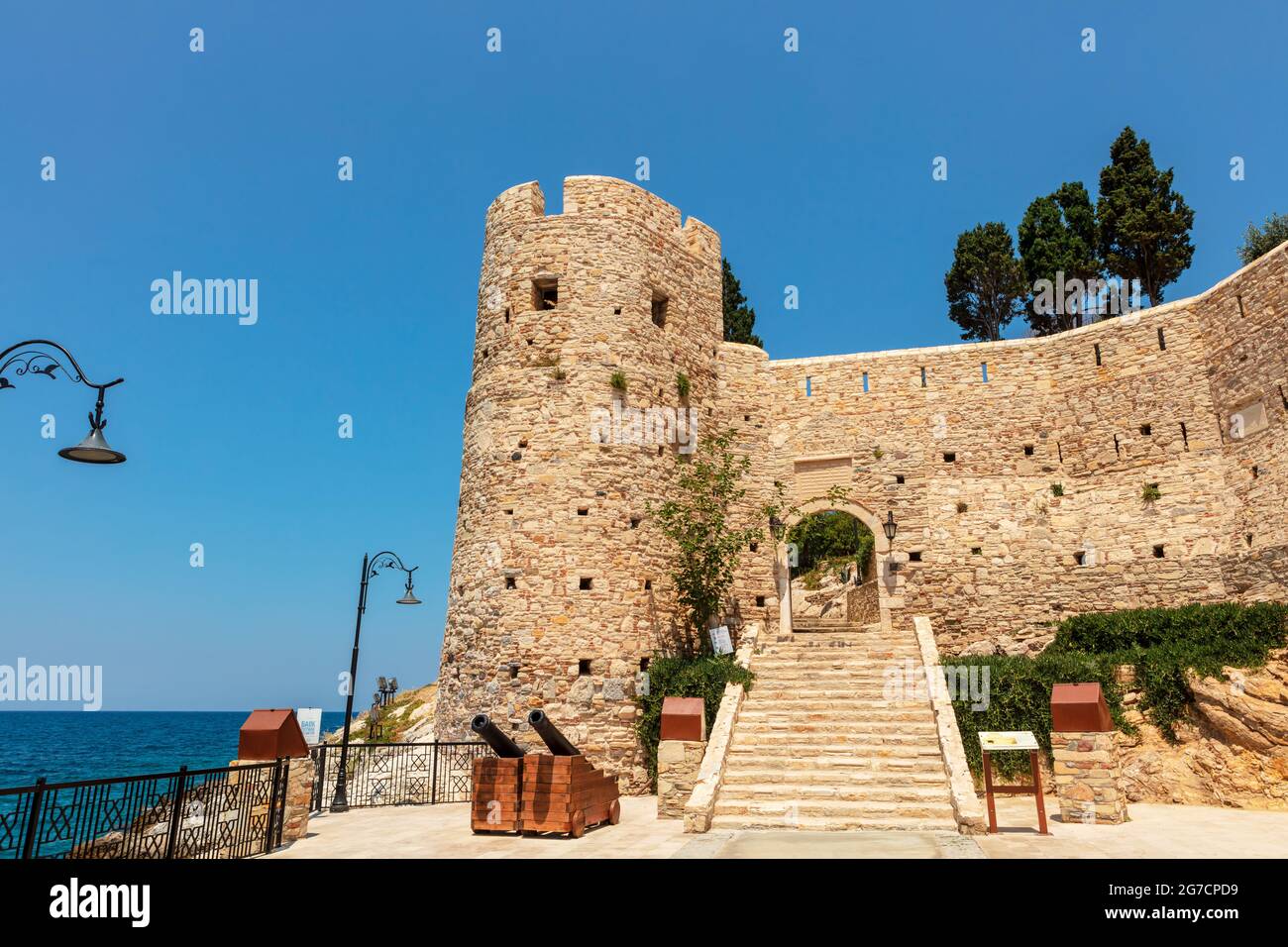 Castello storico sulla piccola isola attraverso la baia di Kuadasi, Turchia. Foto Stock