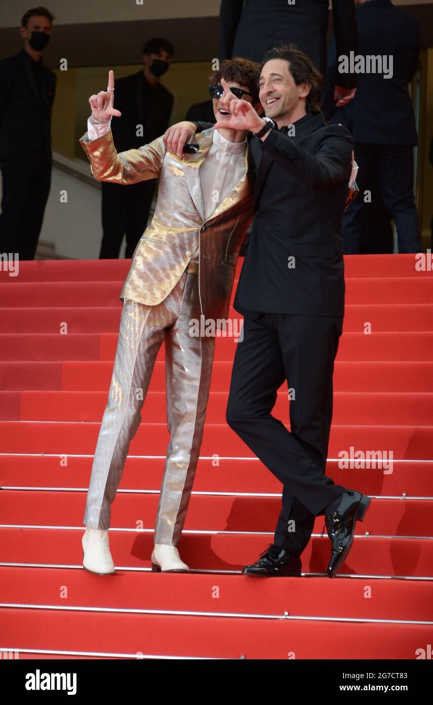 12 luglio 2021, CANNES, Francia: CANNES, FRANCIA - 12 LUGLIO: TimothÃ©e Chalamet e Adrien Brody partecipano alla proiezione ''The French Dispatch'' durante il 74a edizione del Festival del Cinema di Cannes il 12 luglio 2021 a Cannes, Francia. (Immagine di credito: © Frederick InjimbertZUMA Wire) Foto Stock