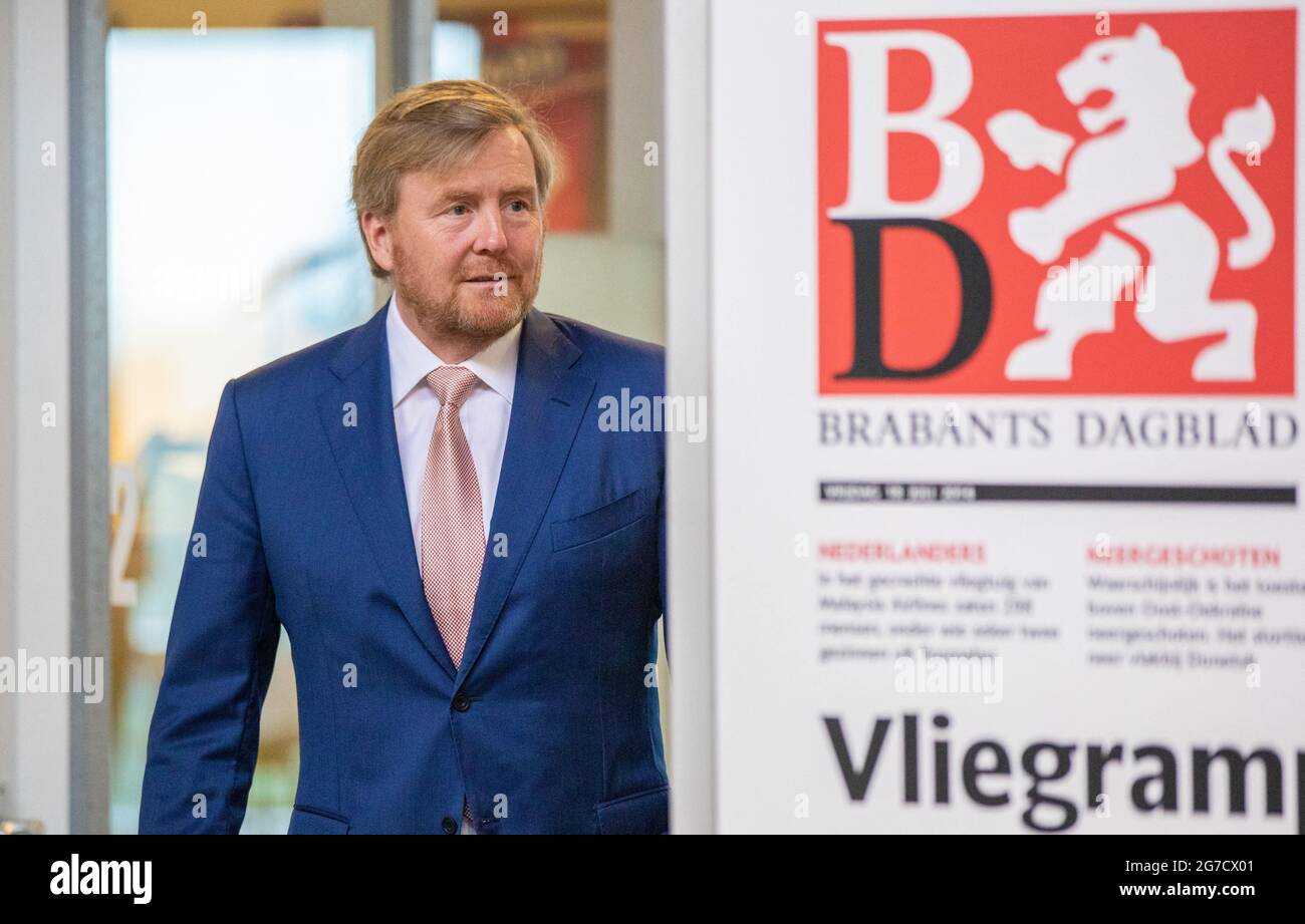 Brabants Dagblad, Paesi Bassi. 13 luglio 2021. Re Willem-Alexander durante la visita di lavoro ai redattori del Brabants Dagblad a 's-Hertogenbosch, Paesi Bassi, il 13 luglio 2021, in occasione del 250° anniversario del giornale. Foto di Robin Utrecht/ABACAPRESS.COM Foto Stock