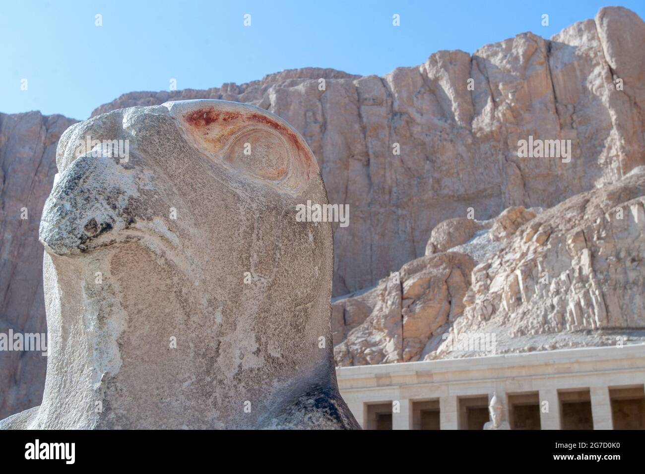 Statua dell'antico dio egiziano Horus Foto Stock