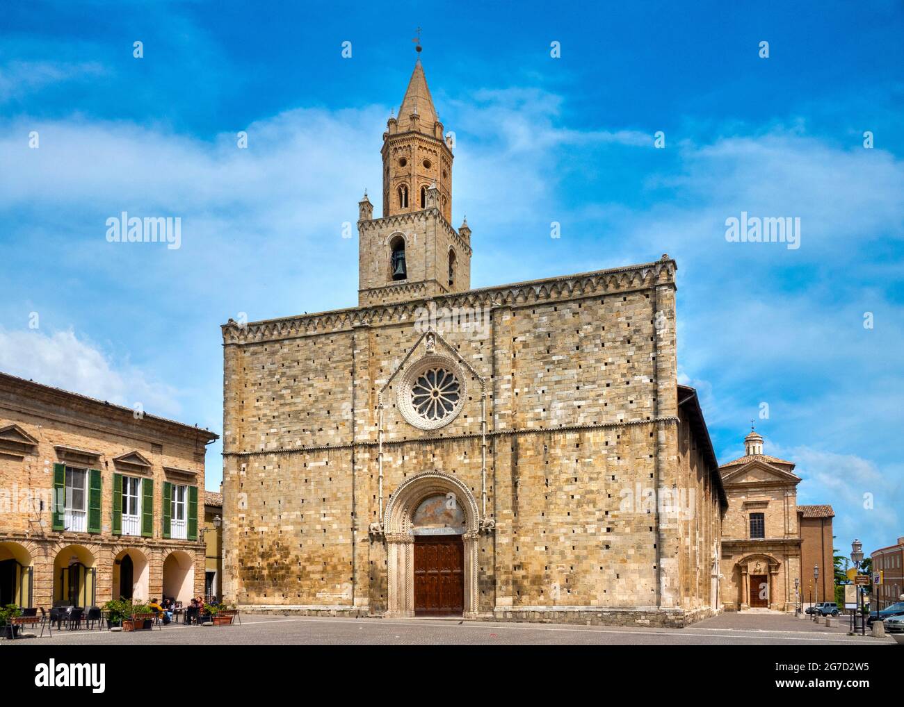 Facciata della Cattedrale di Atri, Italia Foto Stock