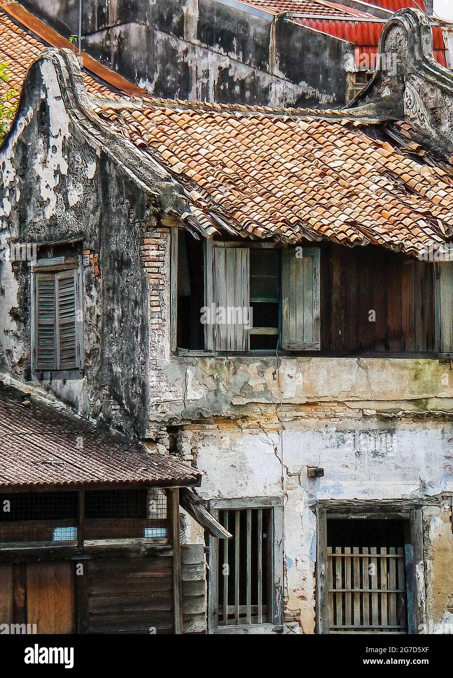 Vecchia casa cinese provata sul fiume Malacca Foto Stock