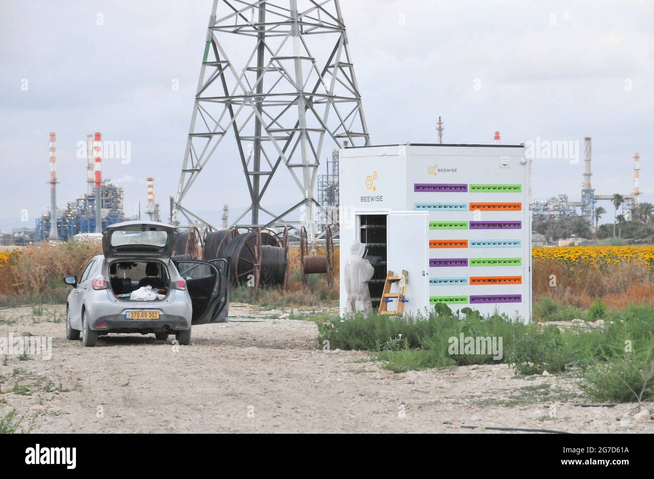 La prima alveare autonoma della Terra di Beewise. BEEHOUSAND È UN DISPOSITIVO CHE OSPITA 24 COLONIE, CONSENTENDO AGLI APICOLTORI DI TRATTARE A DISTANZA I LORO ALVEARI E LA CURA PER Foto Stock