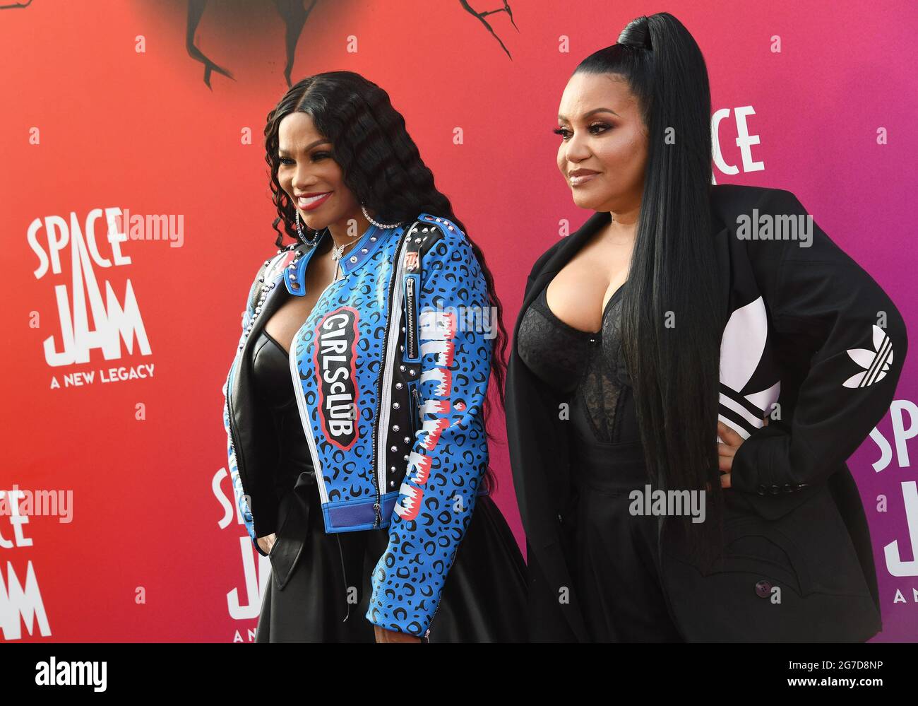 Los Angeles, Stati Uniti. 12 luglio 2021. (L-R) Sandra Jacqueline Denton e Cheryl Renee James di Salt-N-Pepa arrivano alla CONFETTURA SPAZIALE: Una NUOVA prima mondiale CHE SI tiene al Regal L.A. LIVE a Los Angeles, CA il Lunedi, 12 luglio 2021. (Foto di Sthanlee B. Mirador/Sipa USA) Credit: Sipa USA/Alamy Live News Foto Stock