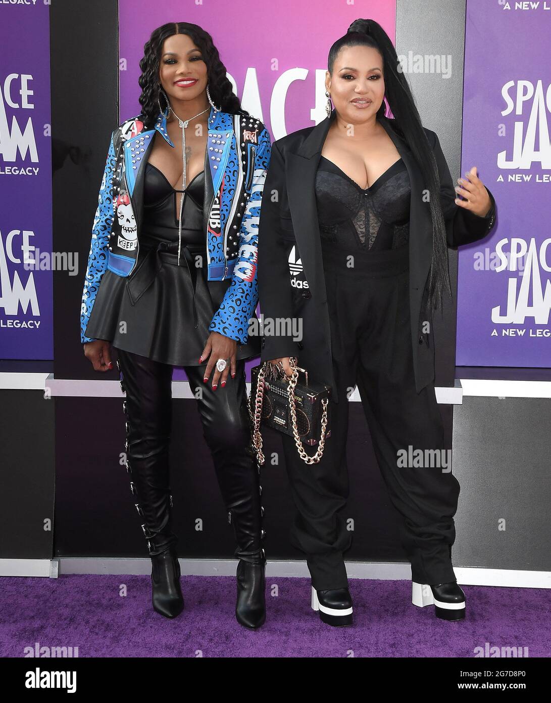 Los Angeles, Stati Uniti. 12 luglio 2021. (L-R) Salt-N-Pepa - Sandra Jacqueline Denton e Cheryl Renee James arrivano alla MARMELLATA SPAZIALE: UNA NUOVA PRIMA mondiale CHE SI tiene al Regal L.A. LIVE a Los Angeles, CA il Lunedi, 12 luglio 2021. (Foto di Sthanlee B. Mirador/Sipa USA) Credit: Sipa USA/Alamy Live News Foto Stock