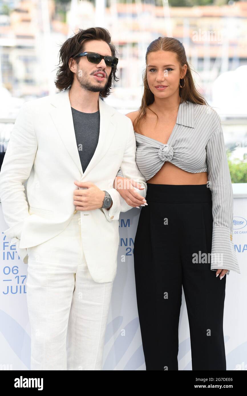 Cannes, Francia, 13 luglio 2021 Francois Civil e Adèle Exarchopoulos alla fotocellula per Bac Nord, tenutasi al Palais des Festival. Parte del 74a Festival del Cinema di Cannes. Credit: Doug Peters/EMPICS/Alamy Live News Foto Stock