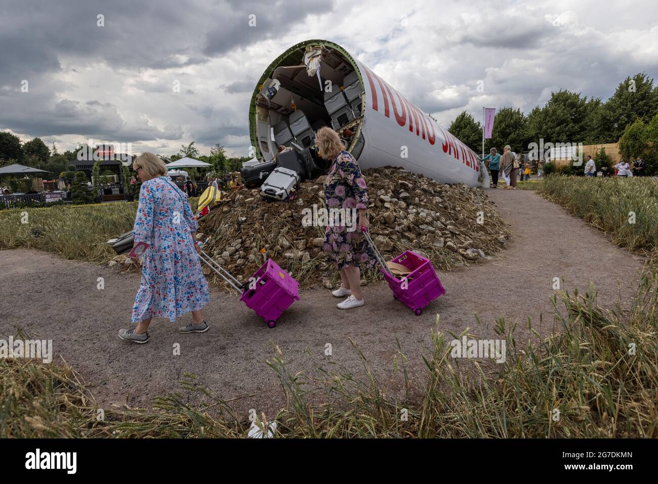 Felicity o'Rourke's 'Extinction' Garden al RHS Hampton Court Palace Garden Festival 2021, London Borough of Richmond upon Thames, UK Foto Stock
