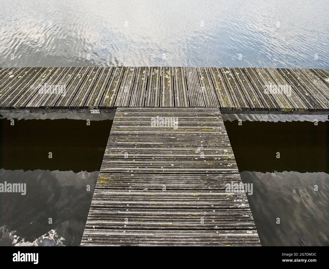 Approdo per barche in acque calme Foto Stock
