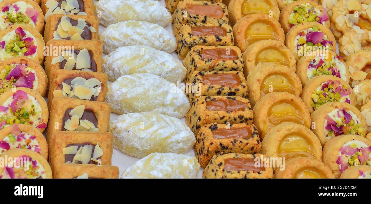 I dolci marocchini tradizionali sono offerti al matrimonio e Eid al-Fir , biscotti , biscotti . Foto Stock