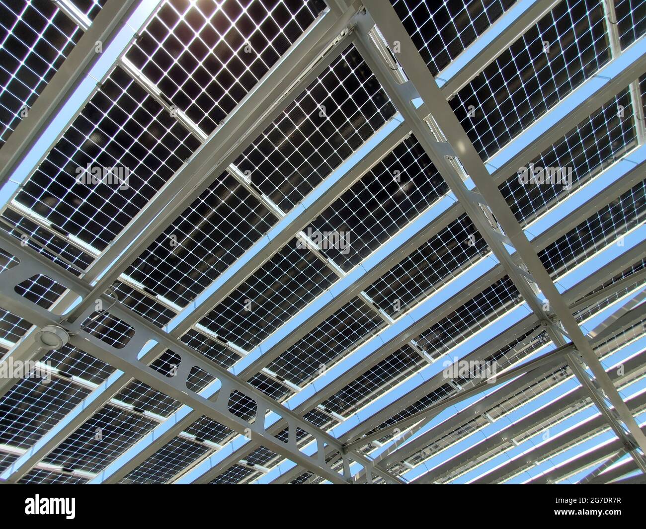 Solar Canopy è installato presso il centro commerciale City Center Bishop Ranch a San Ramon, California, maggio 2021. () Foto Stock