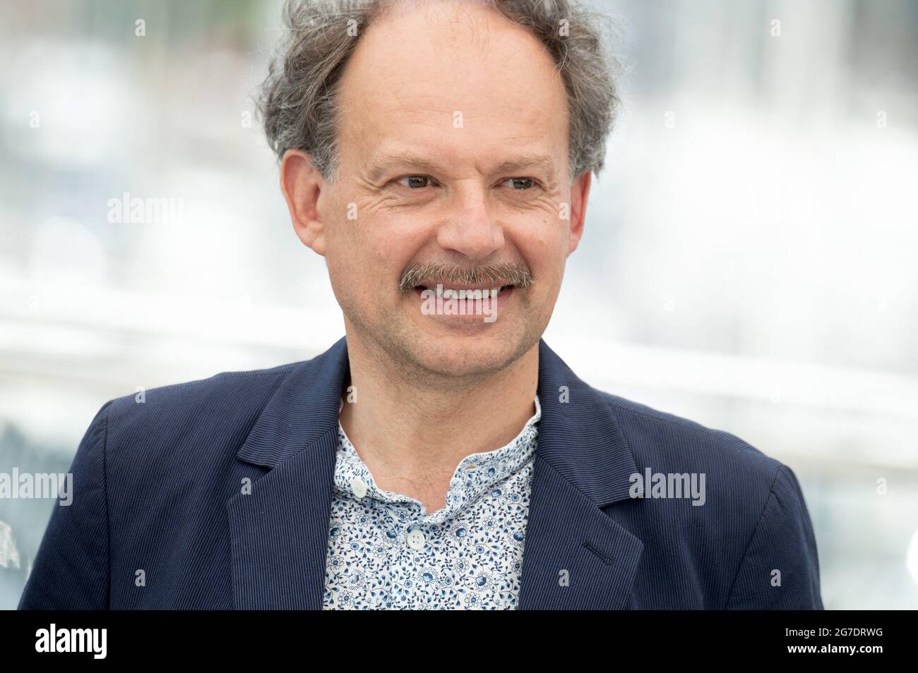 Denis Podalydes partecipa alla fotocellula Tromperie durante il 74a edizione del Festival del Cinema di Cannes il 13 luglio 2021 a Cannes, Francia. Foto di David Niviere/ABACAPRESS.COM Foto Stock