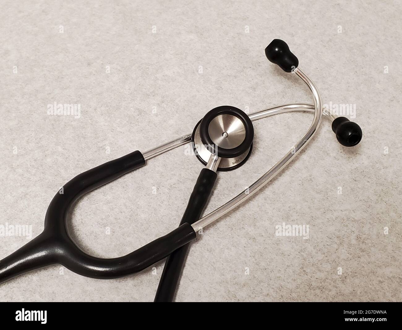 Primo piano dello stetoscopio del medico in un ambiente medico ad Alamo, California, 17 maggio 2021. () Foto Stock