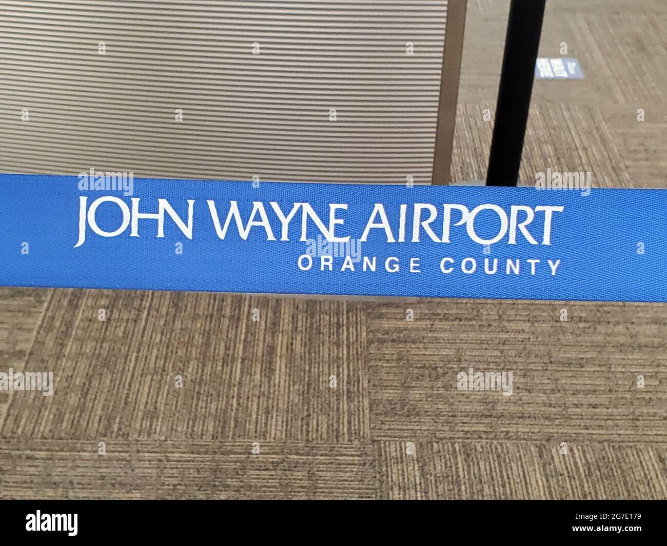 Primo piano delle indicazioni per l'aeroporto John Wayne della contea di Orange, Santa Ana, California, giugno 2021. () Foto Stock