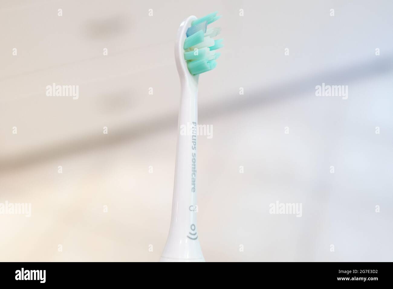Primo piano dello spazzolino elettronico Philips Sonicare, Lafayette, California, 12 giugno 2021. () Foto Stock