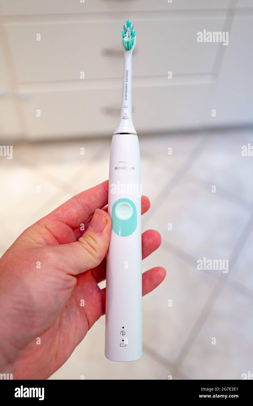 Primo piano dello spazzolino elettronico Philips Sonicare, Lafayette, California, 12 giugno 2021. () Foto Stock