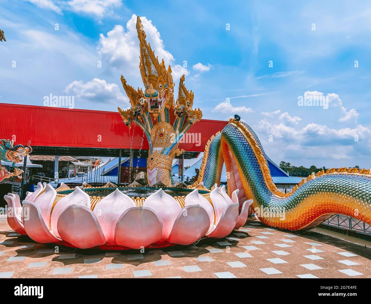 Wat Saman Rattanaram tempio dei petali di fiori a Chachoengsao, Thailandia Foto Stock