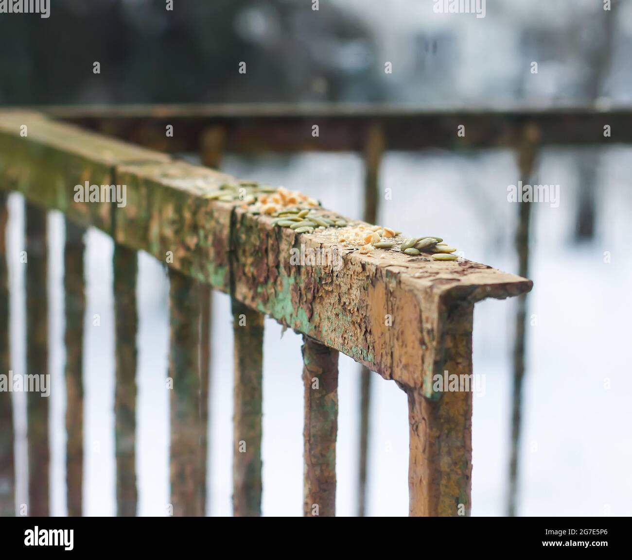 Dettaglio del vecchio balcone arrugginito. Foto Stock