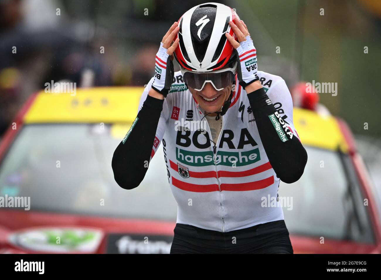 L'austriaco Patrick Konrad di Bora-Hansgrohe festeggia dopo aver vinto la fase 16 della 108a edizione della corsa ciclistica Tour de France, dal Pas de la CA Foto Stock