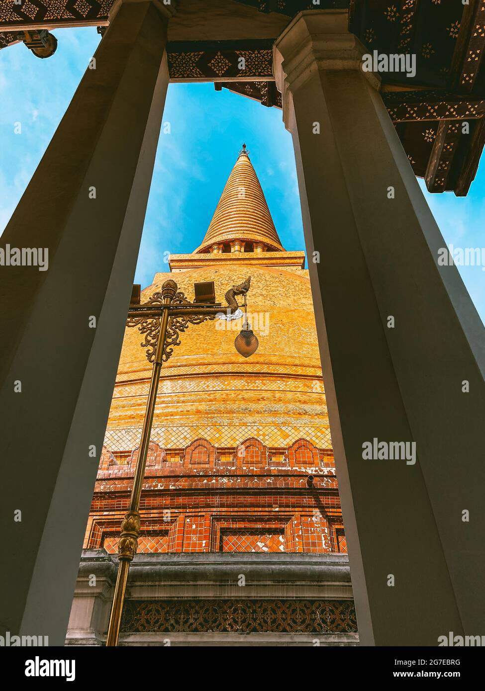 Wat Phra Pathom Chedi Ratchaworamahawihan o Wat Phra Pathommachedi Ratcha Wora Maha Wihan, a Nakhon Pathom, Thailandia Foto Stock