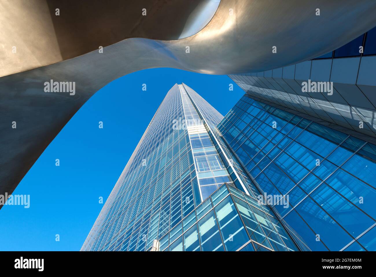 Santiago, Regione Metropolitana, Cile - Vista della Gran Torre Santiago, l'edificio più alto dell'America Latina, un grattacielo alto 64 piani Foto Stock