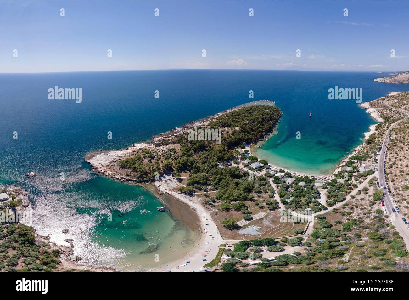 Vista aerea della baia di Alyki sull'isola di Thassos Foto Stock