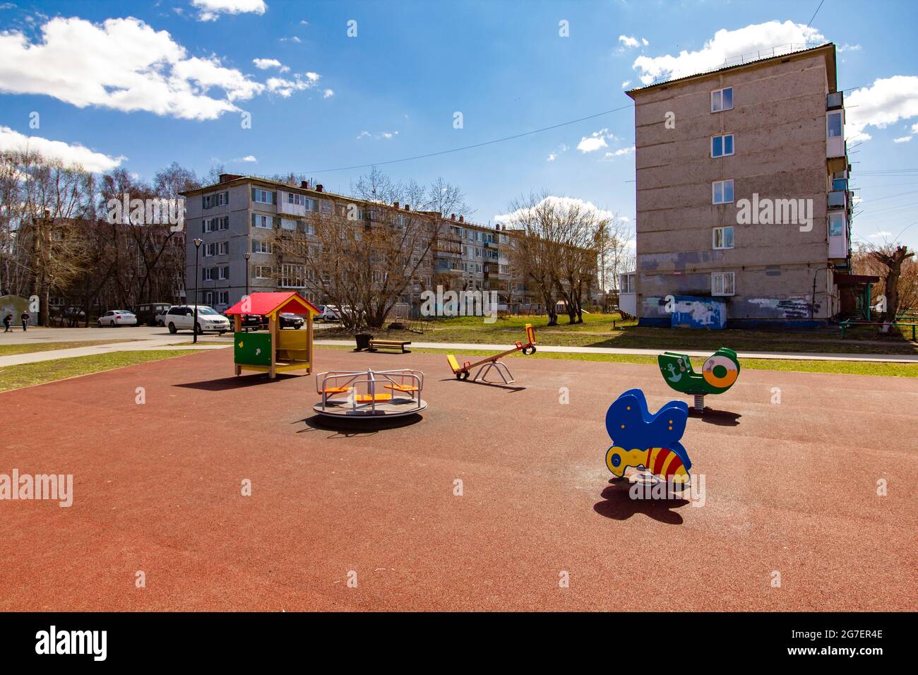 Nuovo parco giochi nella parte vecchia della città. Miglioramento delle infrastrutture delle zone residenziali della città. Foto Stock