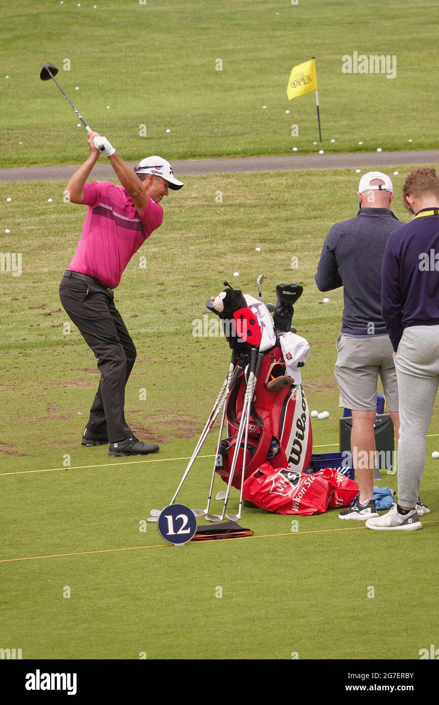 Sandwich, Kent, Regno Unito. 13 luglio 2021. Padraig Harrington, due volte campione aperto e Capitano europeo della Ryder Cup 2021 si prepara per l'azione al Campionato aperto al Royal St. GeorgeÕs Golf Club, Kent UK Credit: Motofoto/Alamy Live News Foto Stock