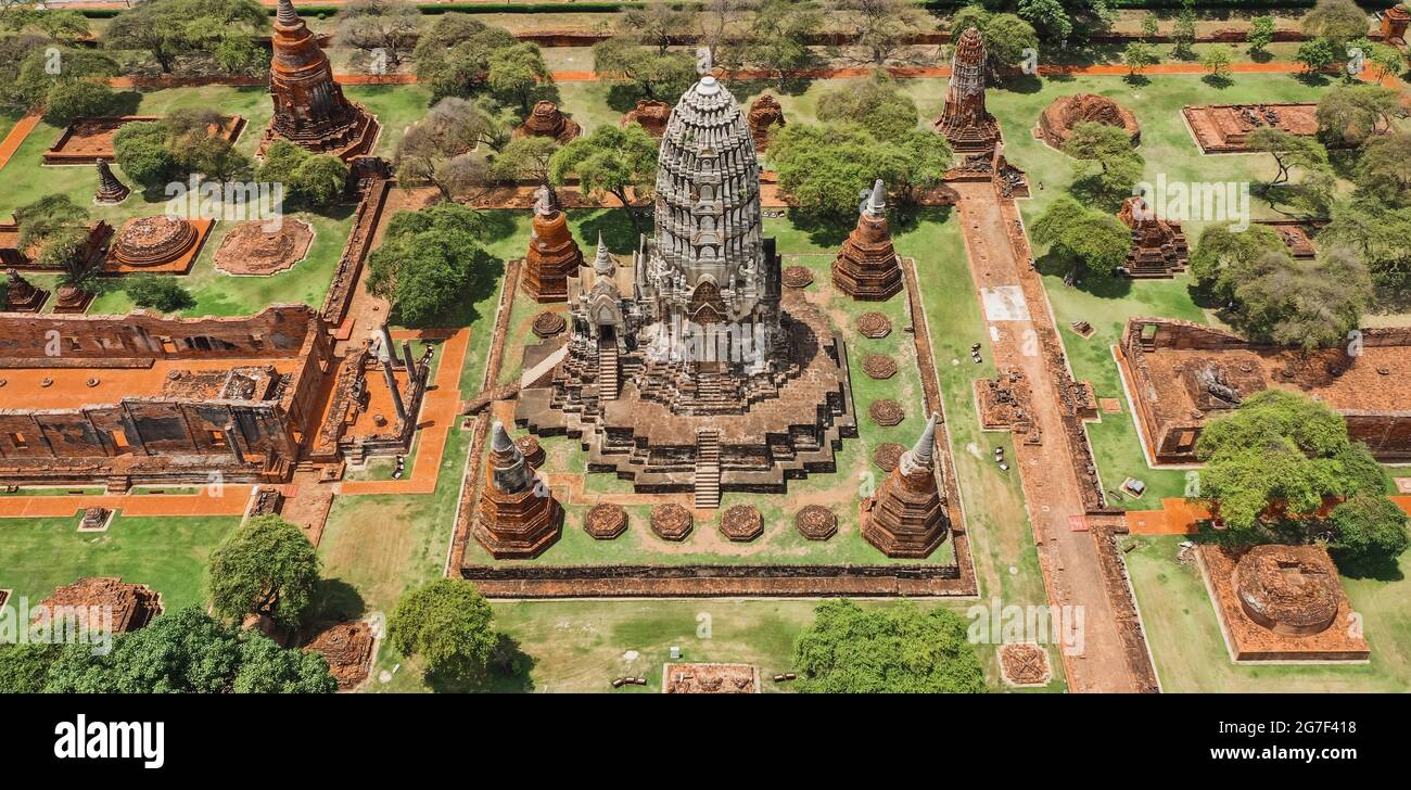 Vista aerea del tempio di Ayutthaya, Wat Ratchaburana, vuoto durante la covid, a Phra Nakhon si Ayutthaya, città storica in Thailandia Foto Stock