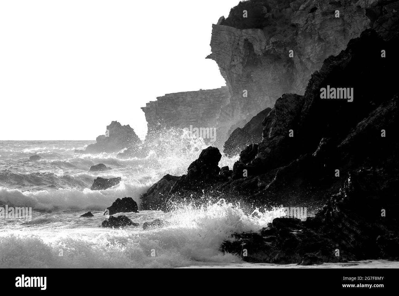 Le onde si infrangono sulla spiaggia di Nesportino, Isola d'Elba Foto Stock