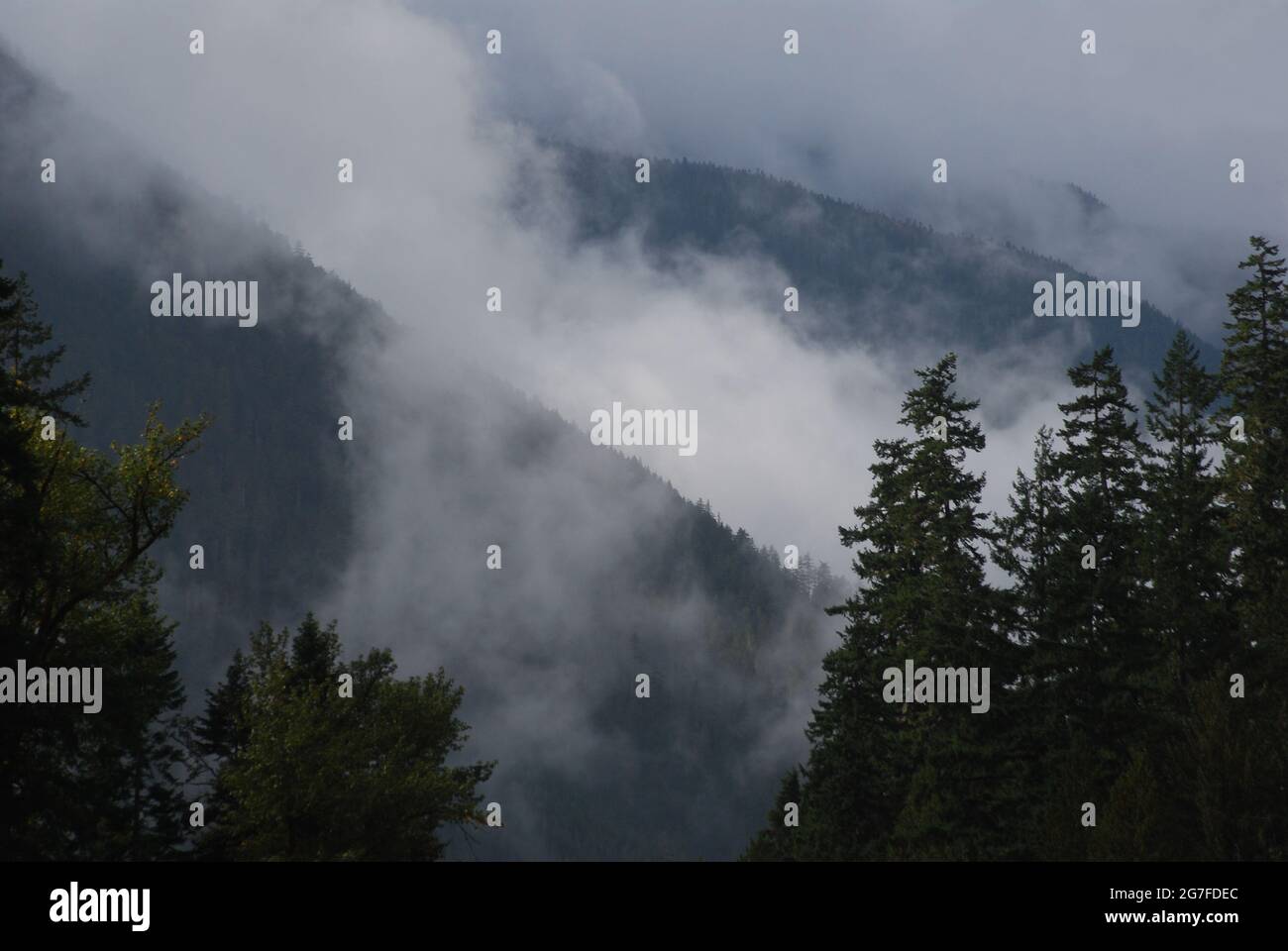 Nuvole di mattina nelle Cascate del Nord Foto Stock