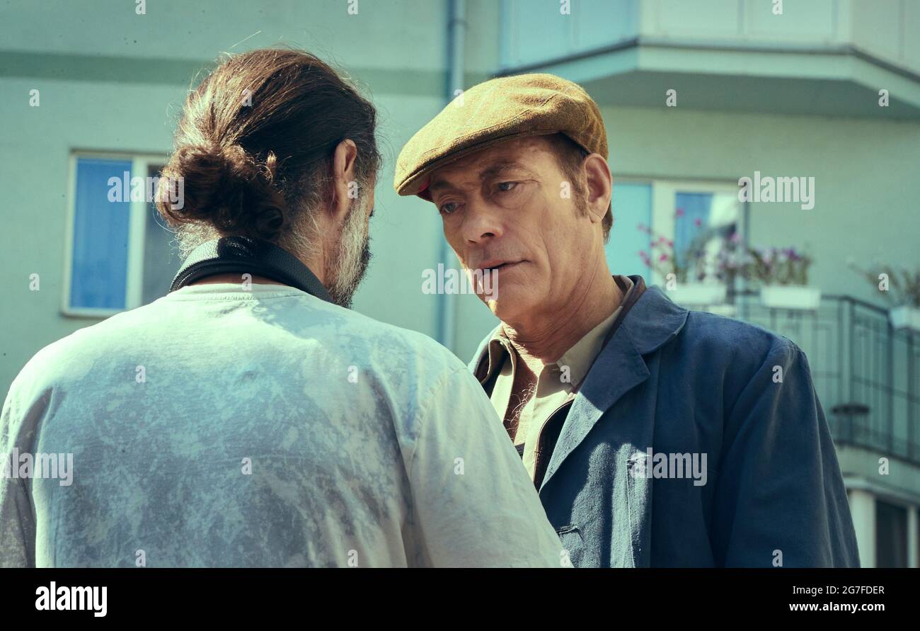 DATA DI USCITA: 30 luglio 2021 TITOLO: Netflix The Last Mercenary CASA DI PRODUZIONE: REGISTA: David Charhon TRAMA: Il misterioso ex agente di servizio segreto deve ritornare urgentemente in Francia quando il suo figlio estraniato viene accusato falsamente di armi e traffico di droga dal governo, a seguito di un errore di un burocrate troppo zelante e di un'operazione mafia. CON LA STELLA: JEAN-CLAUDE VAN DAMME. (Immagine di credito: © Netflix/immagini di intrattenimento) Foto Stock