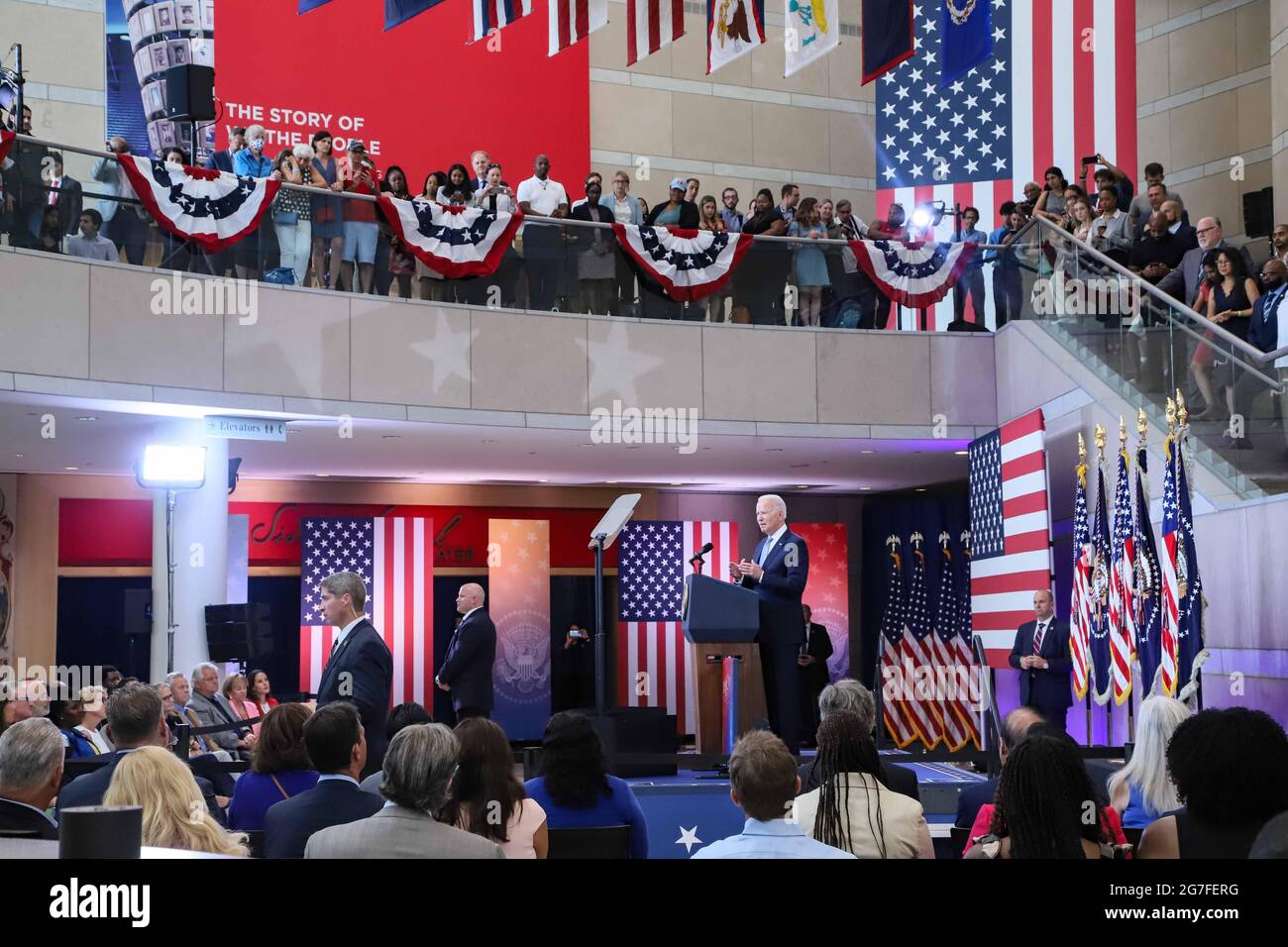 Philadelphia, Pennsylvania, Stati Uniti. 13 luglio 2021. Il presidente JOE BIDEN ha espresso osservazioni sulle azioni volte a proteggere il diritto di voto sacro e costituzionale martedì 13 luglio 2021 al National Constitution Center di Philadelphia, Pennsylvania. Credit: Saquan Stimpson/ZUMA Wire/Alamy Live News Foto Stock