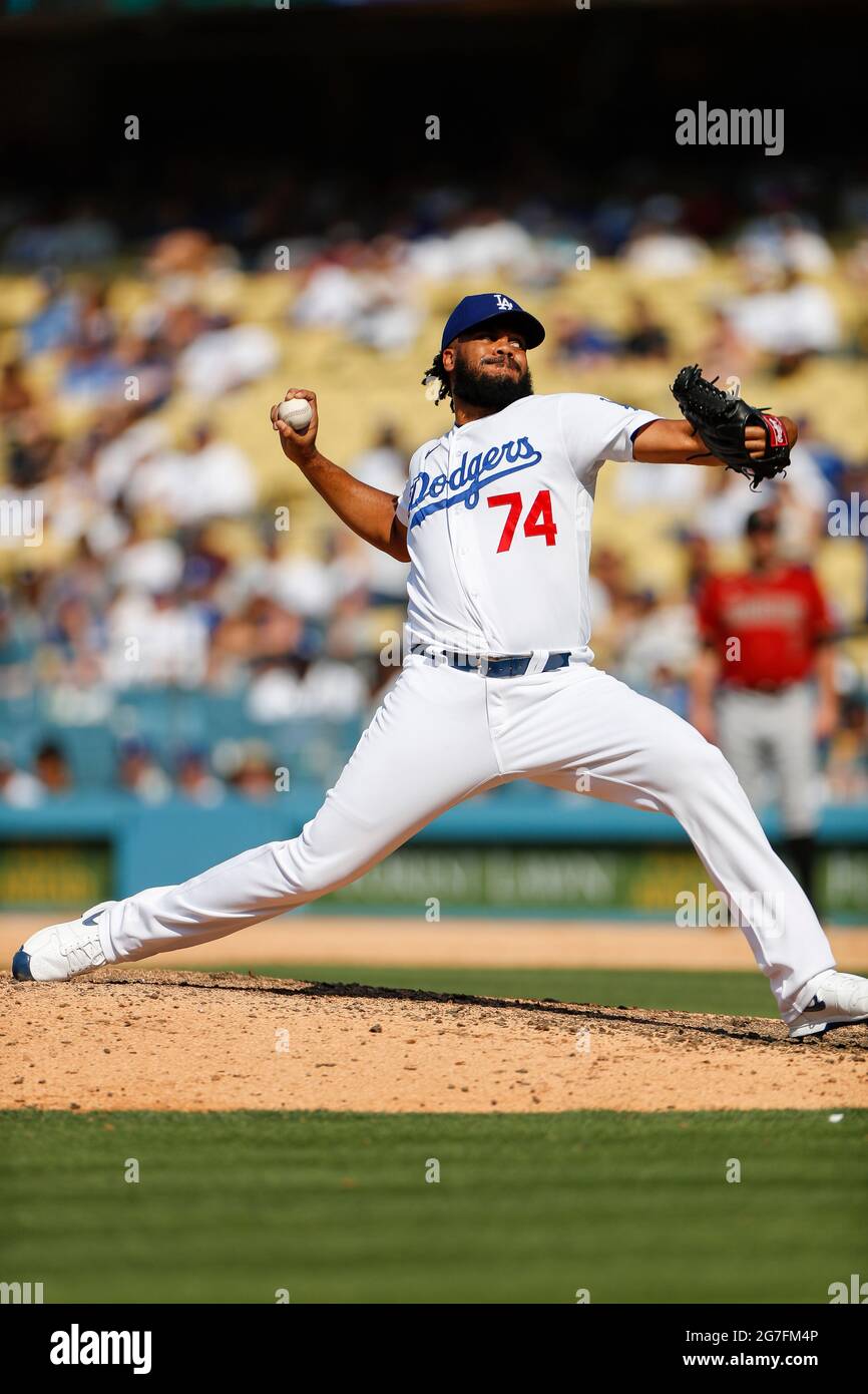Los Angeles Dodgers Pitcher Kenley Jansen (74) fa il passo della palla durante una partita di stagione regolare MLB contro gli Arizona Diamondbacks, domenica 11 luglio 2 Foto Stock