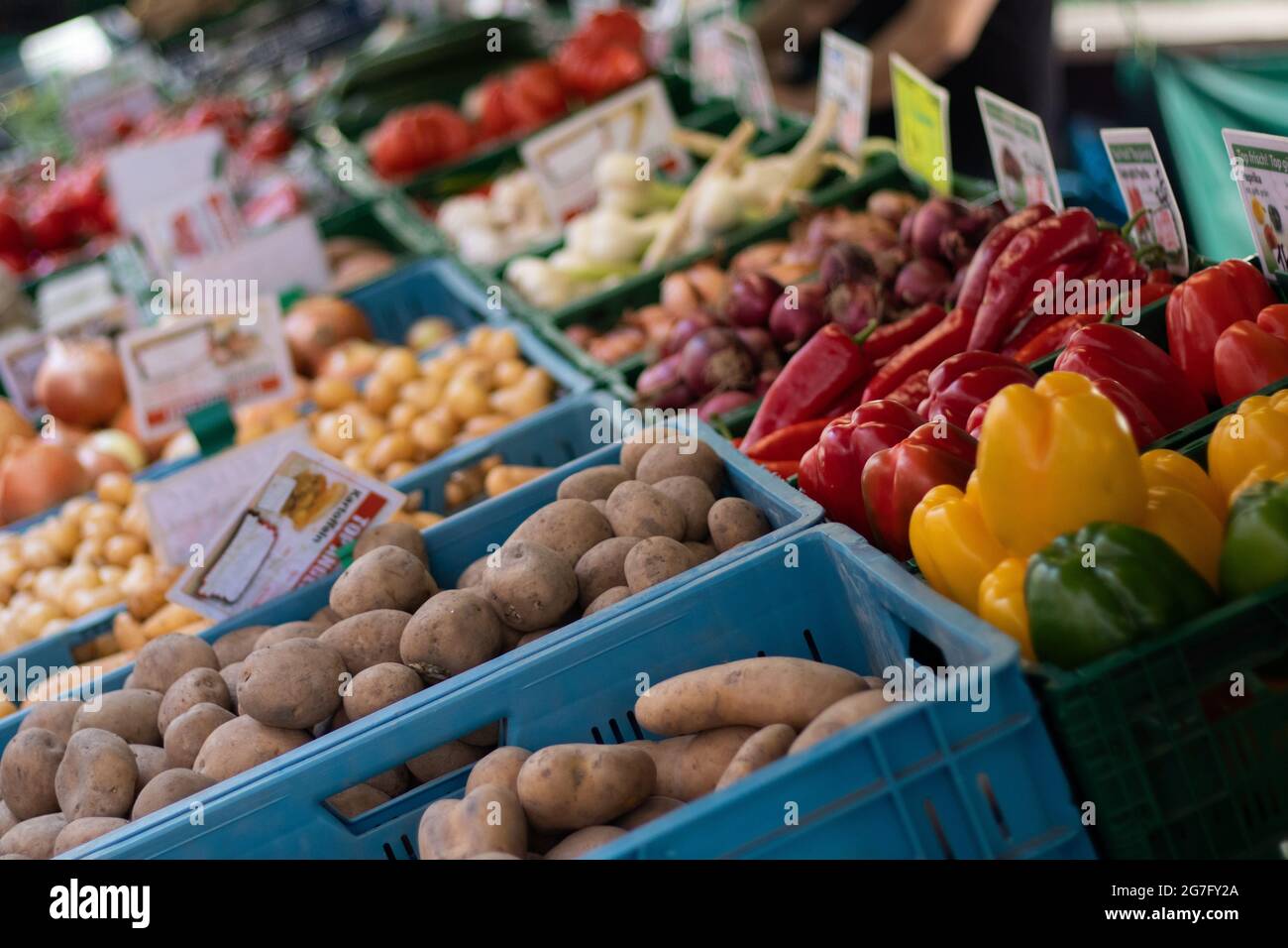 Shot di prodotti freschi in un mercato Foto Stock