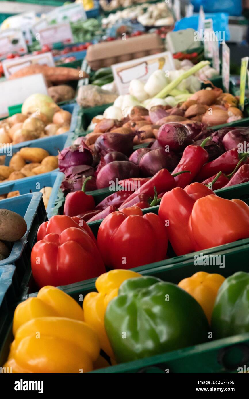 Shot di prodotti freschi in un mercato Foto Stock