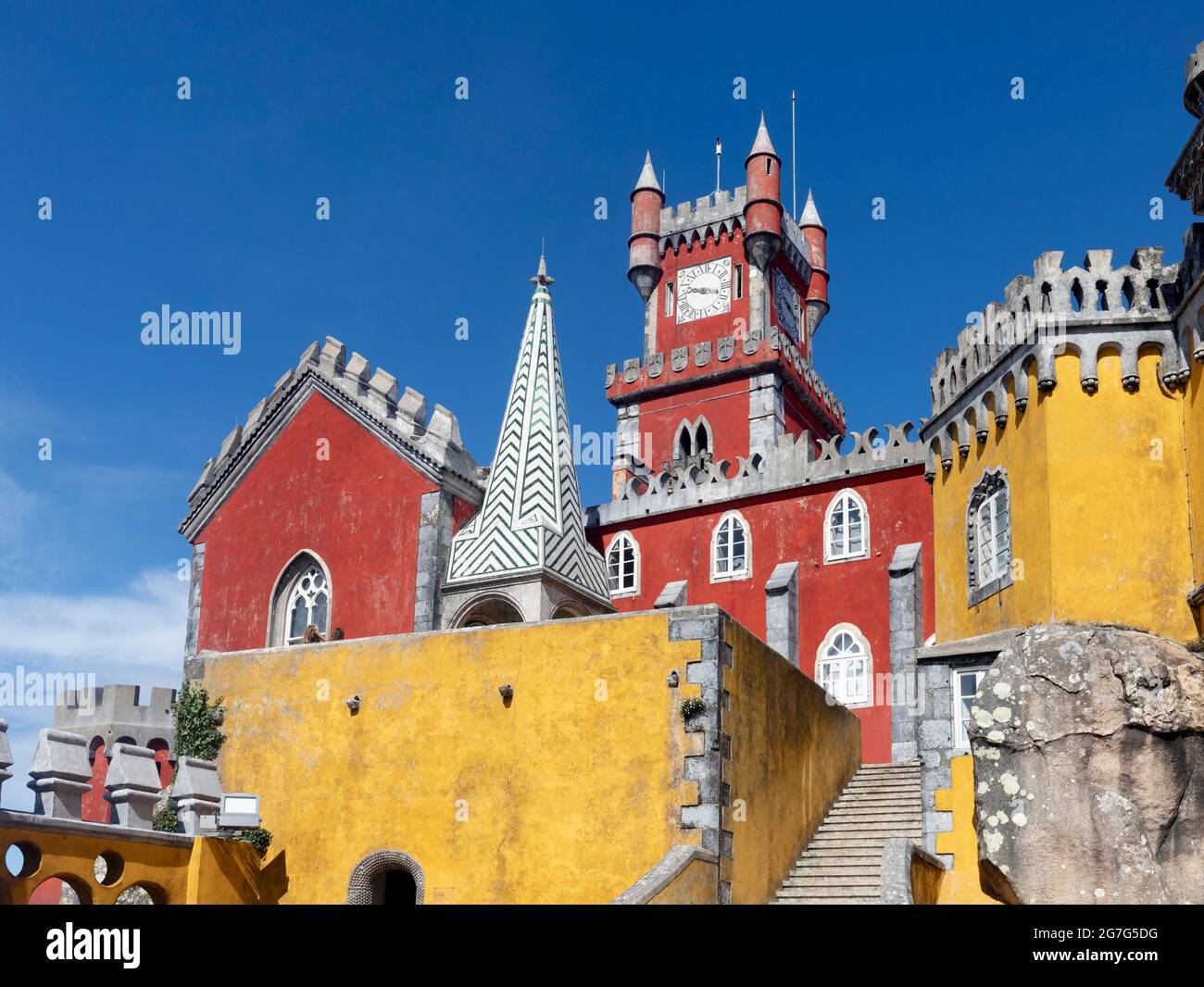 Il Palazzo Nazionale pena, Sintra, quartiere di Lisbona, Portogallo. L'edificio in stile romantico risale alla prima metà del XIX secolo. È stato costruito Foto Stock