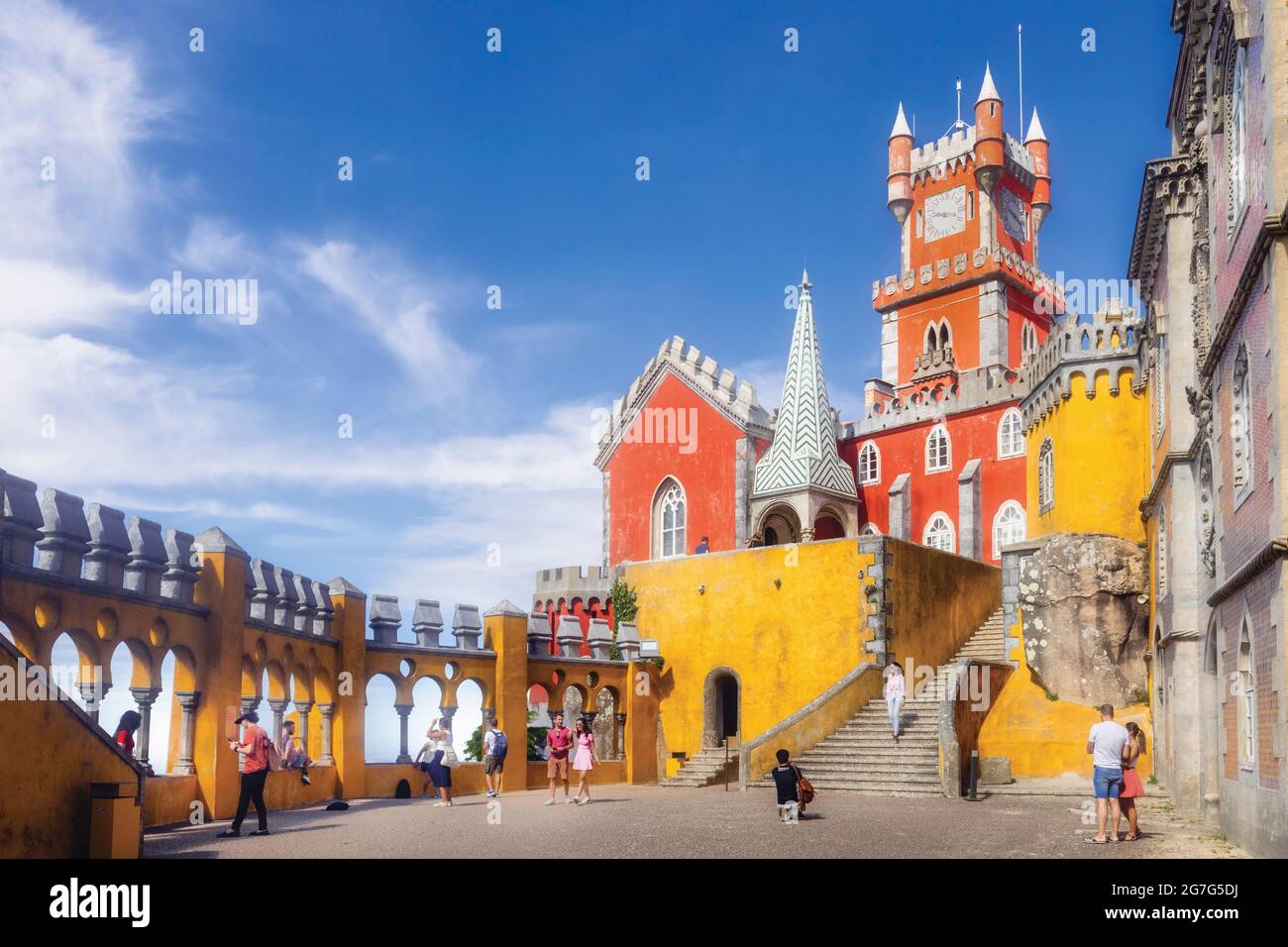 Il Palazzo Nazionale pena, Sintra, quartiere di Lisbona, Portogallo. L'edificio in stile romantico risale alla prima metà del XIX secolo. È stato costruito Foto Stock