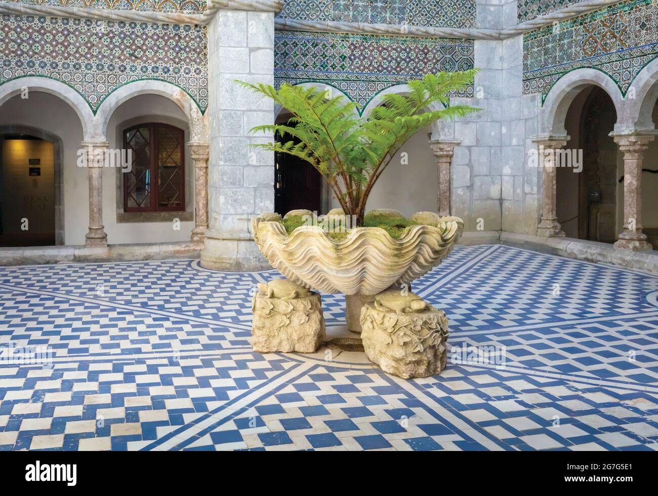 Il Chiostro Manueline risale al 1511 presso il Palazzo Nazionale pena, Sintra, quartiere di Lisbona, Portogallo. Il Palazzo è un edificio in stile romantico Foto Stock