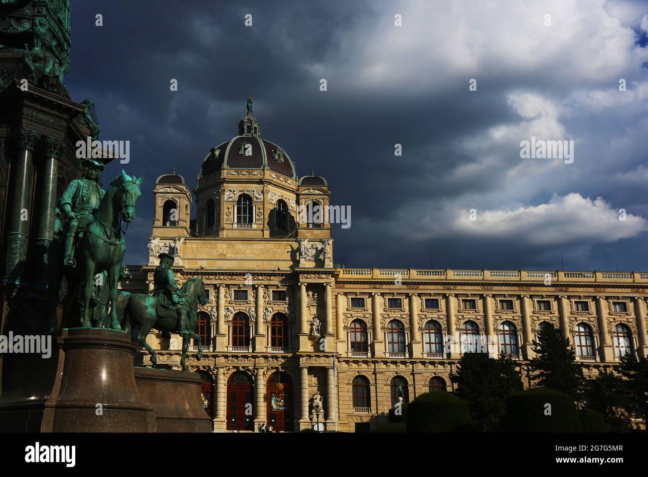 Wien, das Kunsthistorische Museum ist ein Kunstmuseum mit Gemälden in der Hauptstadt Wien. Es zählt zu den größten und beddeutendsten Museen der Welt.. Foto Stock