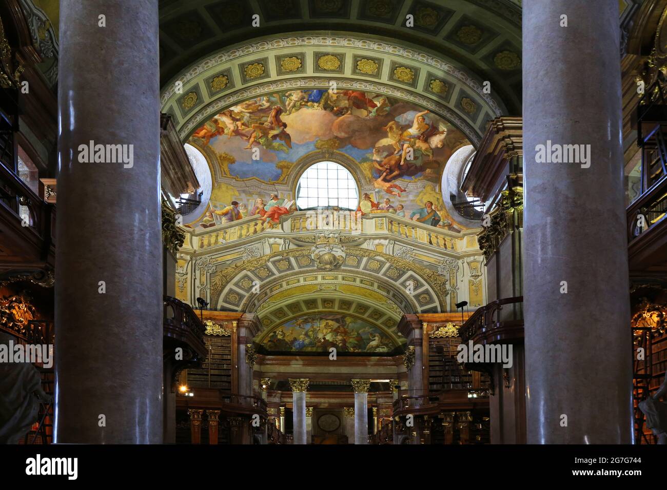 Wien, Barocke Architektur im Museum, in der Hofburg im Prunksaal der österreichischen Bibliothek nazionale di Österreich Foto Stock