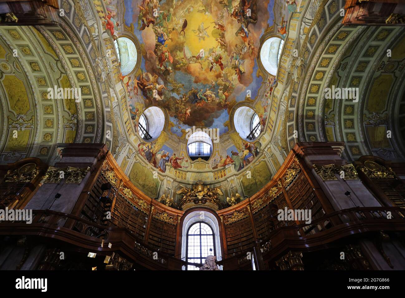 Wien, Barocke Architektur im Museum, in der Hofburg im Prunksaal der österreichischen Bibliothek nazionale di Österreich Foto Stock