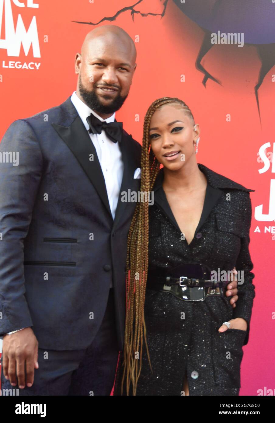 Los Angeles, California, USA 12 luglio 2021 l'attore Kenric Green e l'attrice di moglie Sonequa Martin-Green partecipano alla prima mondiale di Warner Bros. Pictures 'Space Jam: A New Legacy' al Regal L.A. LIVE at 800 W. Olympic Blvd il 12 luglio 2021 a Los Angeles, California, USA. Foto di Barry King/Alamy Stock foto Foto Stock
