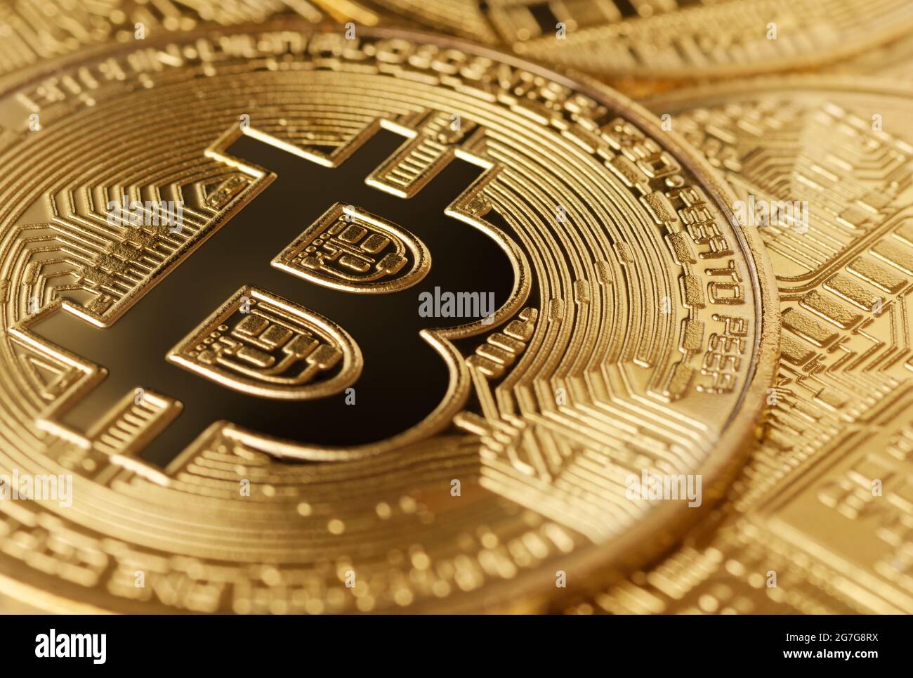 Sfondi e texture: Gruppo di monete di bitcoin d'oro, primo piano, profondità di campo poco profonda Foto Stock