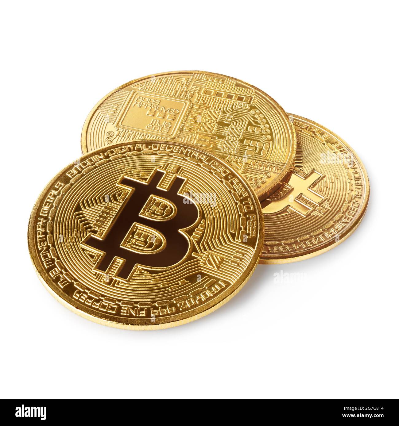 Oggetti isolati: Gruppo di monete di bitcoin d'oro, primo piano, sfondo bianco Foto Stock