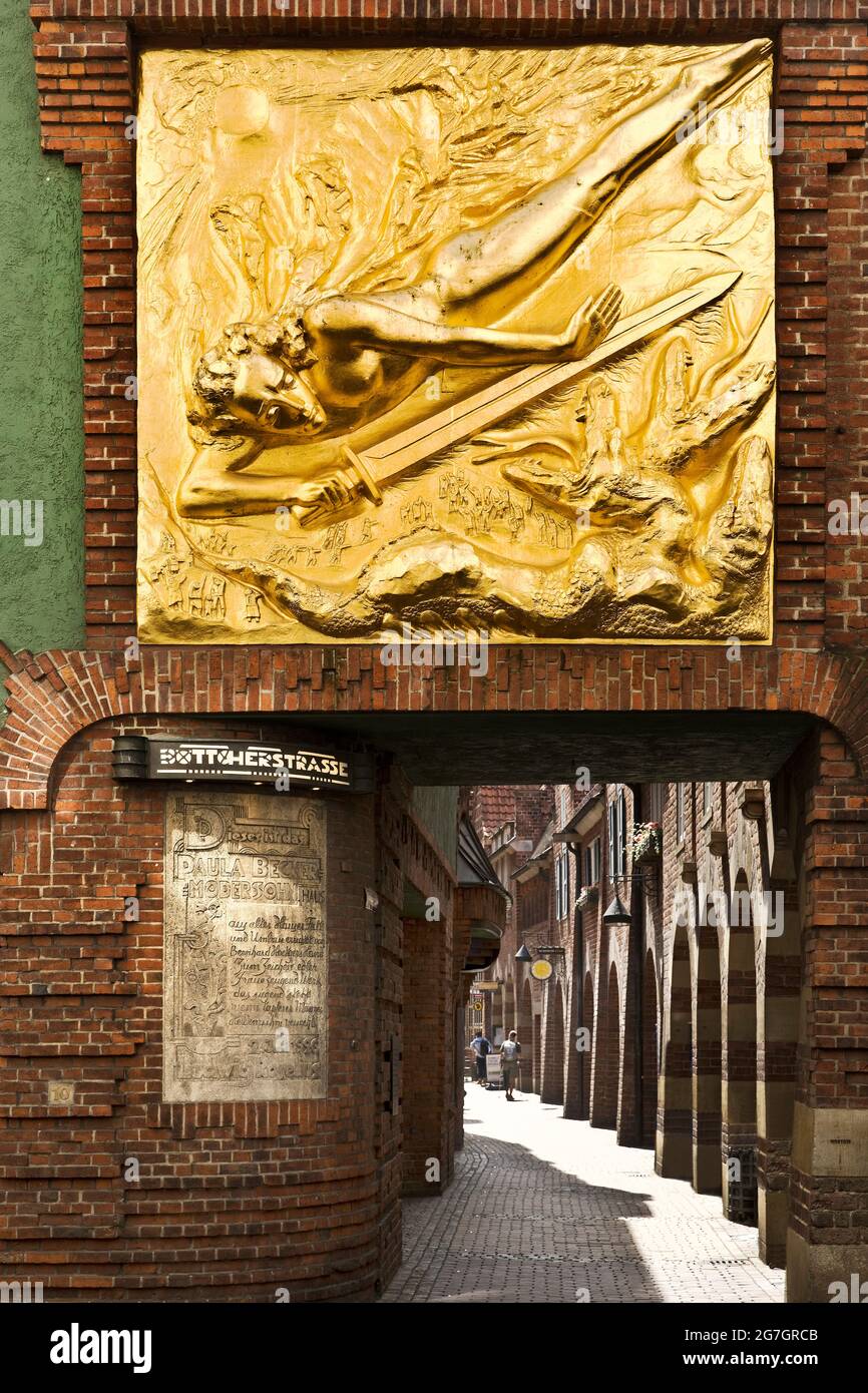 Rilievo dorato sulla Casa Paula Becker Modersohn a Boettcherstrasse, Bringer of Light, Germania, Brema Foto Stock