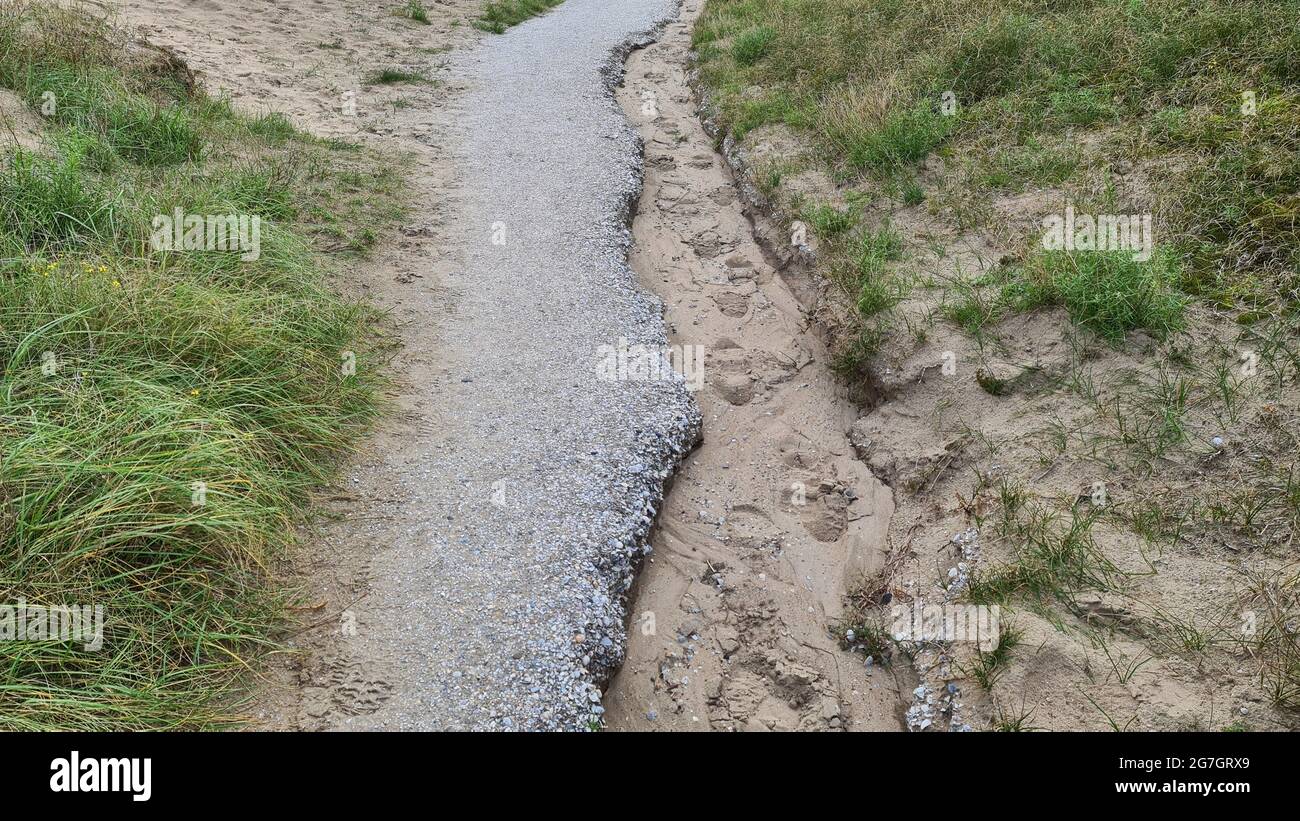 Sentiero parzialmente lavato via da pioggia pesante, Paesi Bassi Foto Stock