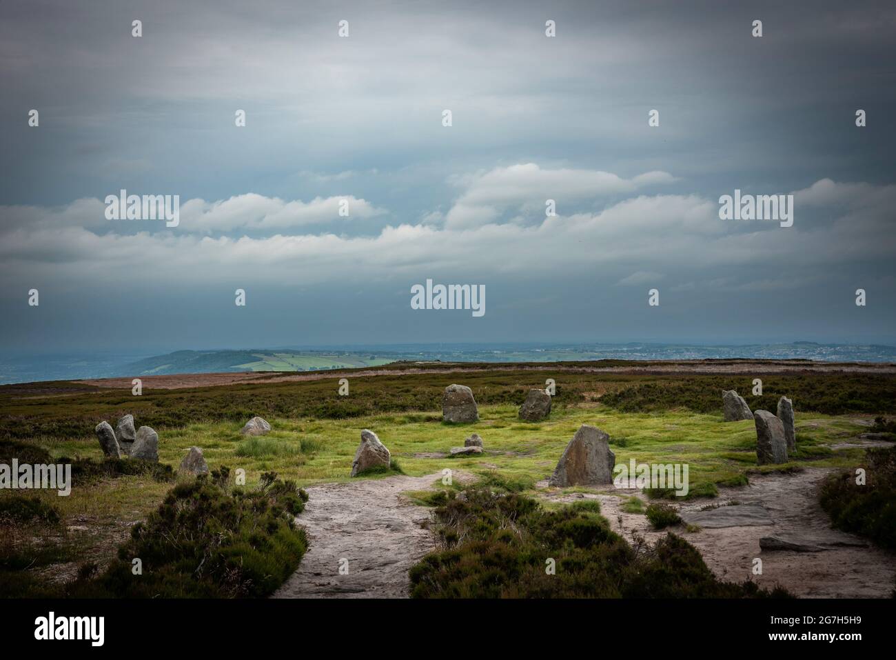 Il cerchio di pietre dell'età del bronzo dei dodici Apostoli sulla Moro Rombalds vicino a Ilkley, West Yorkshire, Regno Unito Foto Stock