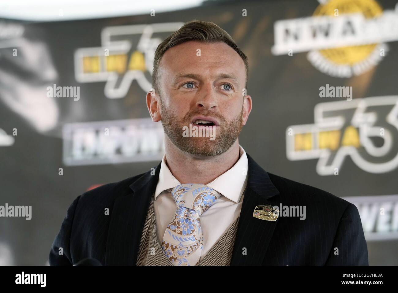 Il lottatore professionista NWA Nick Aldis, il campione mondiale dei pesi massimi dell'NWA, fa le sue osservazioni durante una conferenza stampa annunciando che la National Wrestling Alliance (NWA) riporterà la lotta professionale al Chase Park Plaza, a St. Louis, martedì 13 luglio 2021. "Wrestling at the Chase", uno spettacolo televisivo di wrestling settimanale negli anni '60 e '70, ha portato alcuni dei primi lottatori di superstar a St. Louis, diventando uno dei migliori spettacoli televisivi locali nella storia di St. Louis. Foto di Bill Greenblatt/UPI Foto Stock